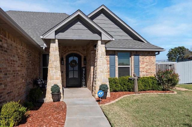 1631 NW Leona Cir, Lawton, OK 73505