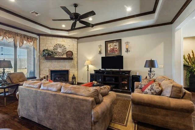 1631 NW Leona Cir, Lawton, OK 73505