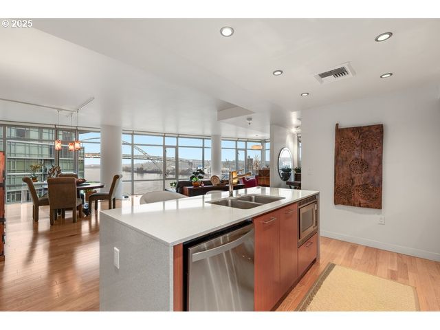 1260 Nw NAITO Pkwy 801B, Portland, OR 97209