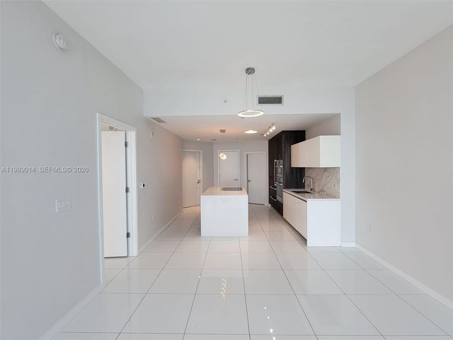 851 NE 1st Ave 1806, Miami, FL 33132