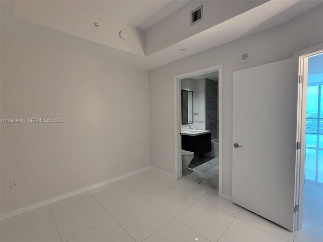 851 NE 1st Ave 1806, Miami, FL 33132