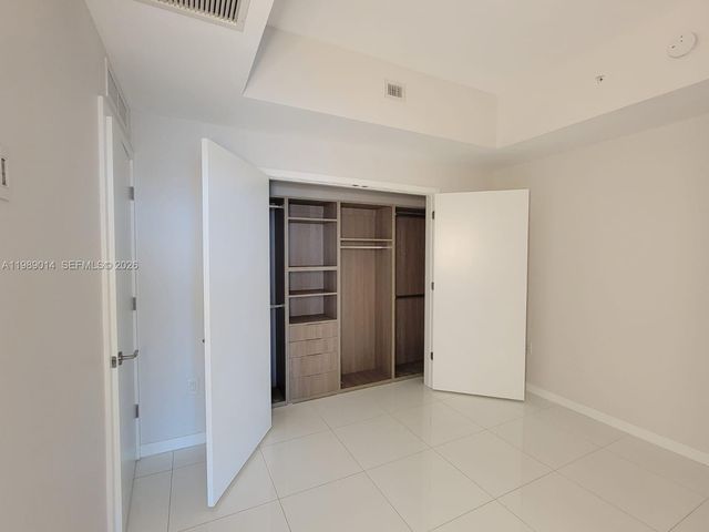 851 NE 1st Ave 1806, Miami, FL 33132