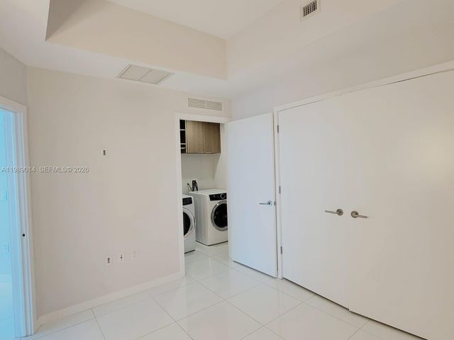 851 NE 1st Ave 1806, Miami, FL 33132