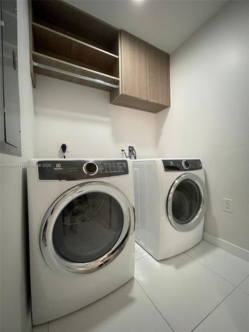 851 NE 1st Ave 1806, Miami, FL 33132