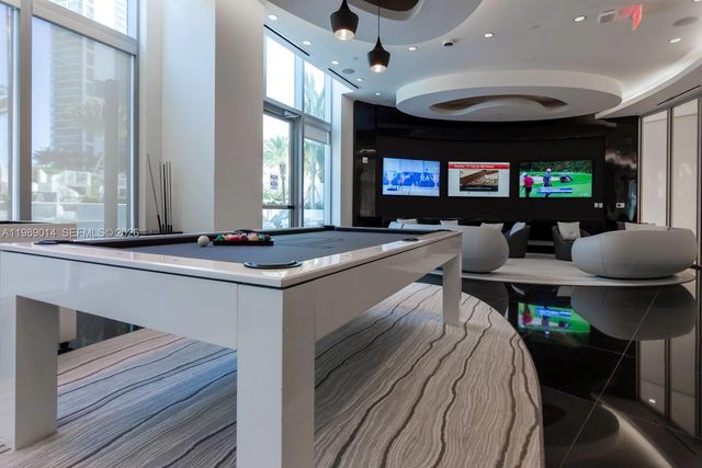 851 NE 1st Ave 1806, Miami, FL 33132