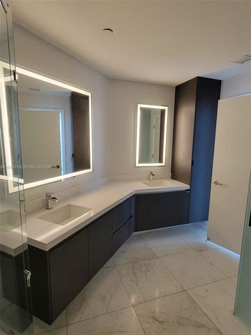 851 NE 1st Ave 1806, Miami, FL 33132