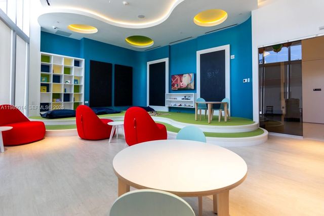 851 NE 1st Ave 1806, Miami, FL 33132