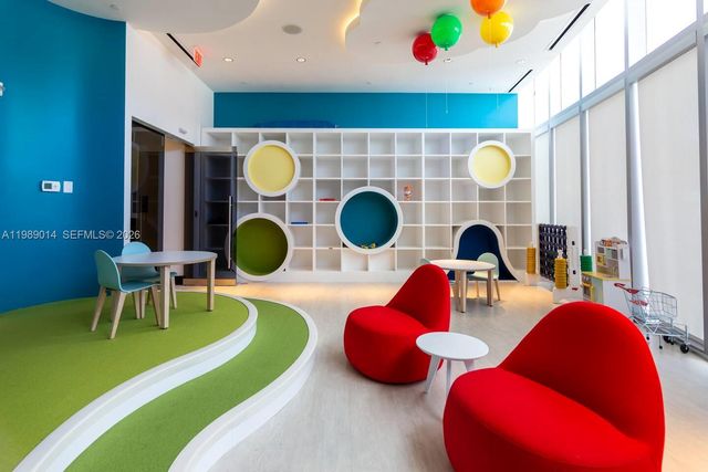 851 NE 1st Ave 1806, Miami, FL 33132