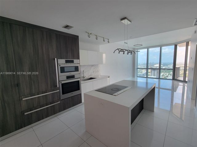 851 NE 1st Ave 1806, Miami, FL 33132