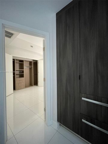 851 NE 1st Ave 1806, Miami, FL 33132