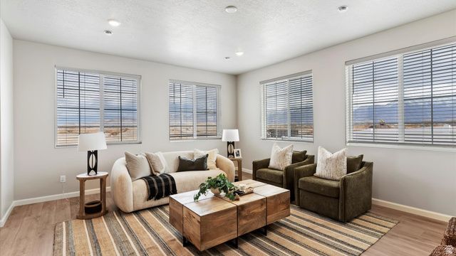 319 E KANAB CREEK DR, Saratoga Springs, UT 84045