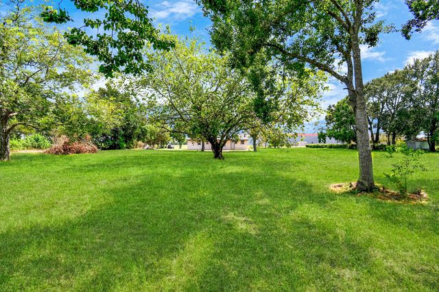 1030 San Felipe Road, Sealy, TX 77474