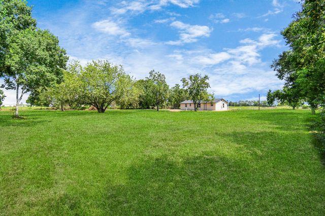 1030 San Felipe Road, Sealy, TX 77474