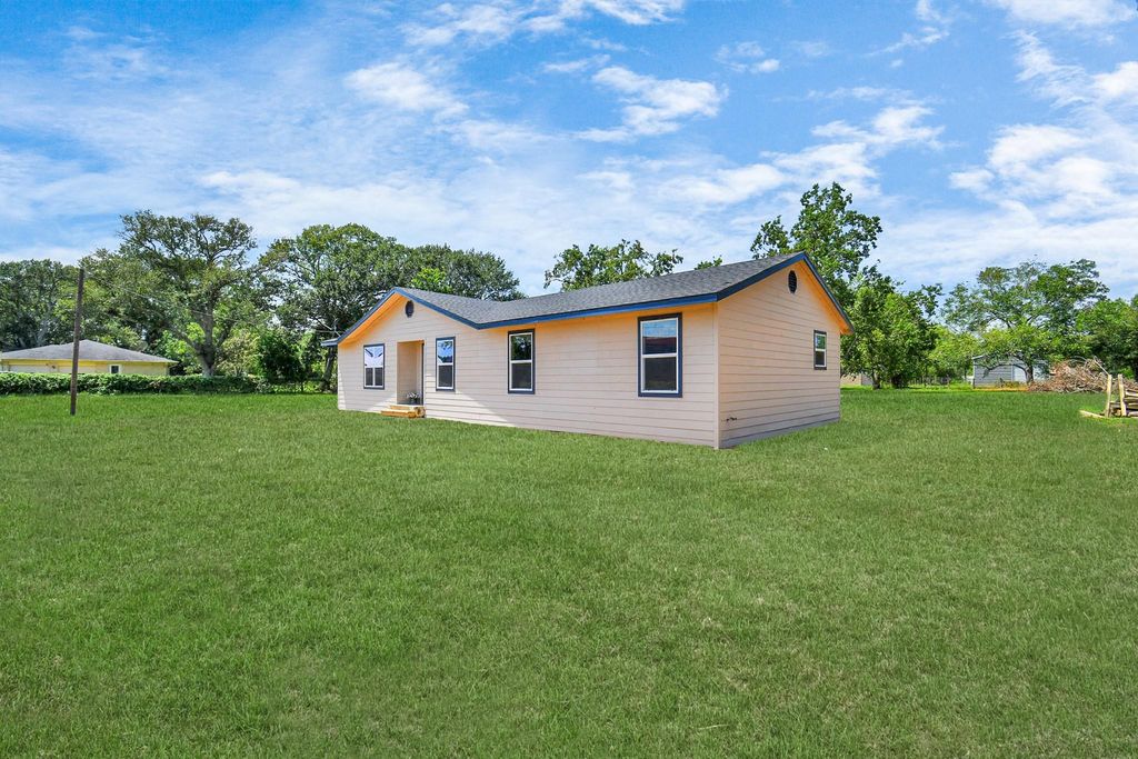 1030 San Felipe Road, Sealy, TX 77474