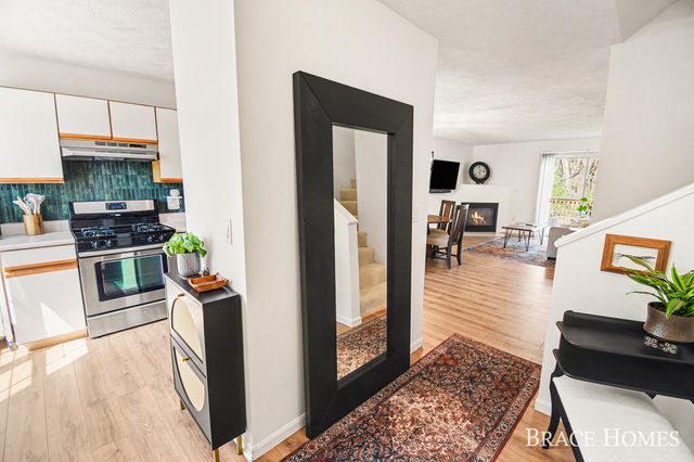 956 Ada Pl Drive Se, Ada Twp, MI 49546