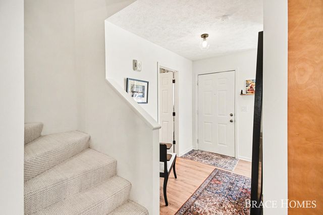956 Ada Pl Drive Se, Ada Twp, MI 49546