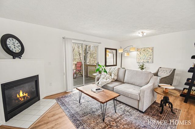 956 Ada Pl Drive Se, Ada Twp, MI 49546