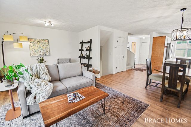 956 Ada Pl Drive Se, Ada Twp, MI 49546