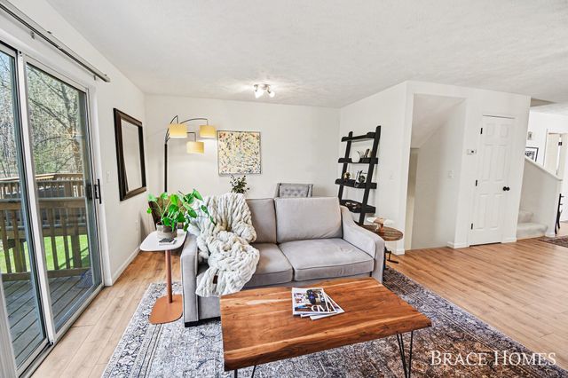 956 Ada Pl Drive Se, Ada Twp, MI 49546