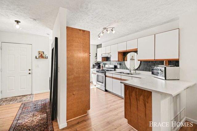956 Ada Pl Drive Se, Ada Twp, MI 49546