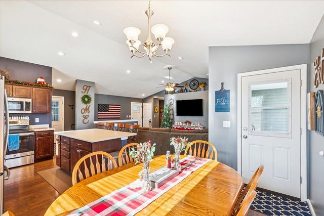 1460 LAWRENCE Avenue, Camanche, IA 52730