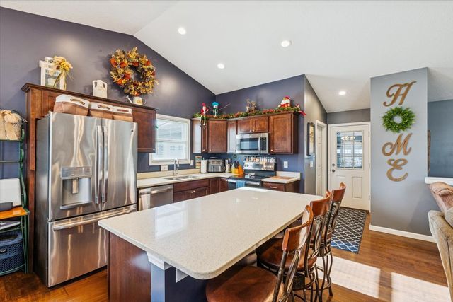 1460 LAWRENCE Avenue, Camanche, IA 52730