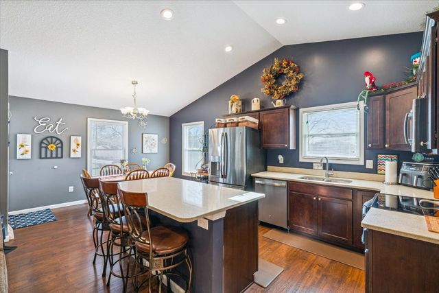 1460 LAWRENCE Avenue, Camanche, IA 52730