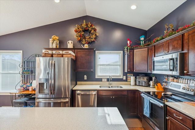 1460 LAWRENCE Avenue, Camanche, IA 52730