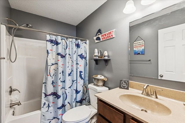 1460 LAWRENCE Avenue, Camanche, IA 52730