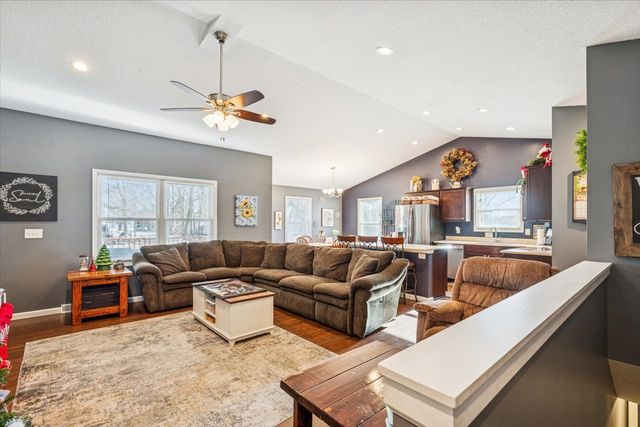 1460 LAWRENCE Avenue, Camanche, IA 52730