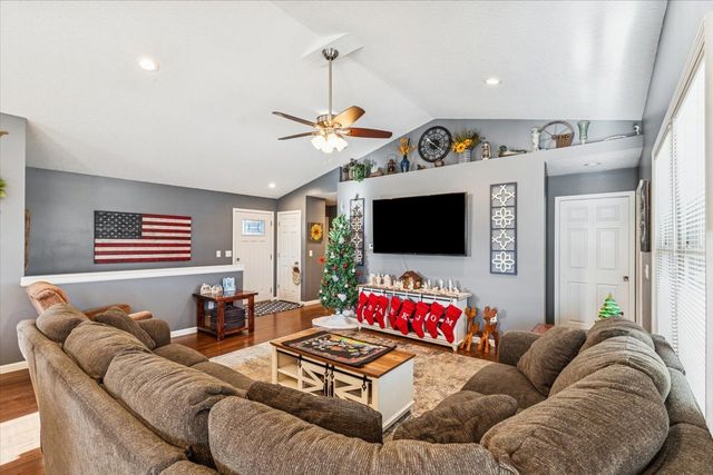 1460 LAWRENCE Avenue, Camanche, IA 52730