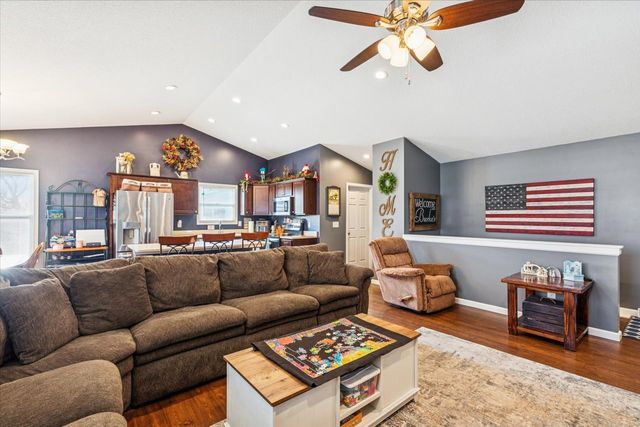 1460 LAWRENCE Avenue, Camanche, IA 52730