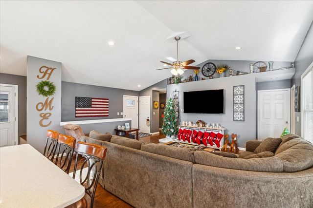 1460 LAWRENCE Avenue, Camanche, IA 52730