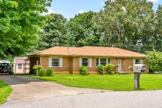 27 Walker Cir, Clarksville, TN 37042