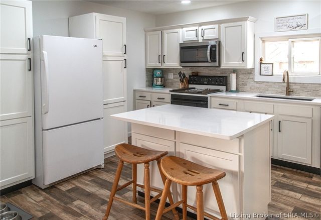 407 Charlestown Memphis Road, Charlestown, IN 47111