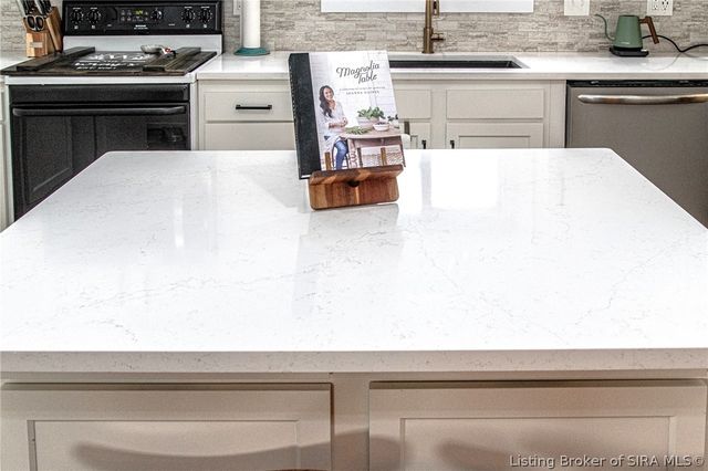 407 Charlestown Memphis Road, Charlestown, IN 47111