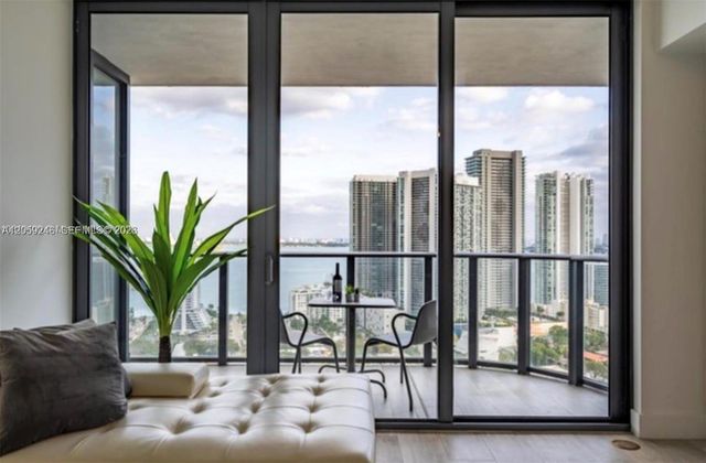 121 NE 34th St 3105, Miami, FL 33137