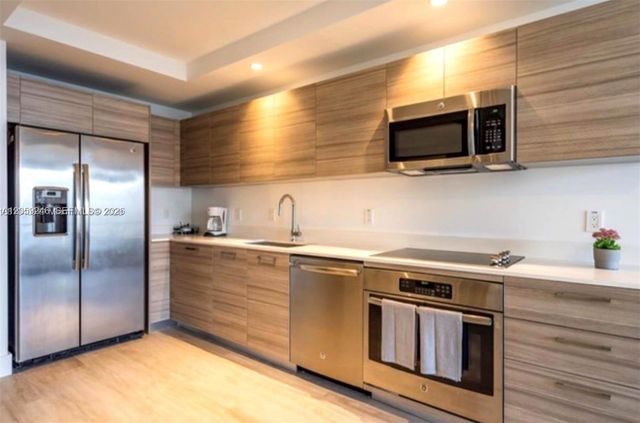 121 NE 34th St 3105, Miami, FL 33137
