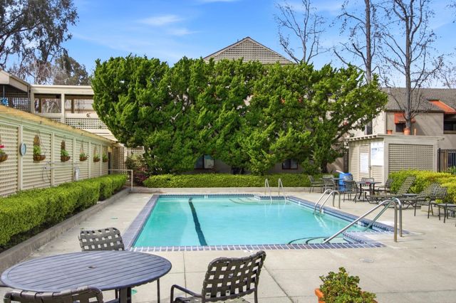 439 Alberto Way A102, Los Gatos, CA 95032