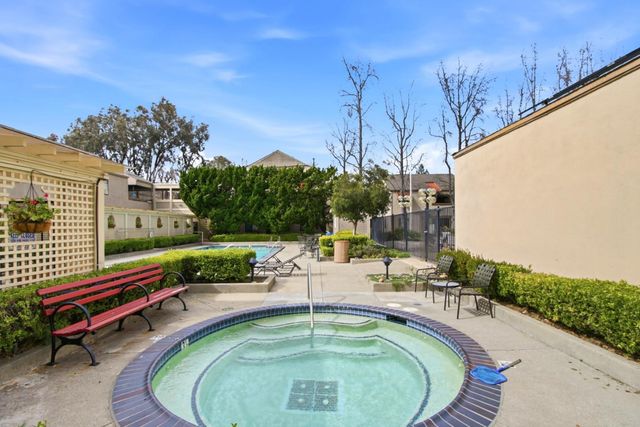 439 Alberto Way A102, Los Gatos, CA 95032