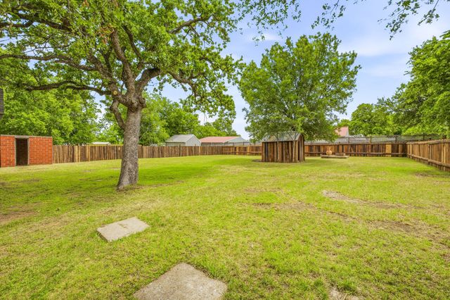 255 Glenn Street, Bluff Dale, TX 76433