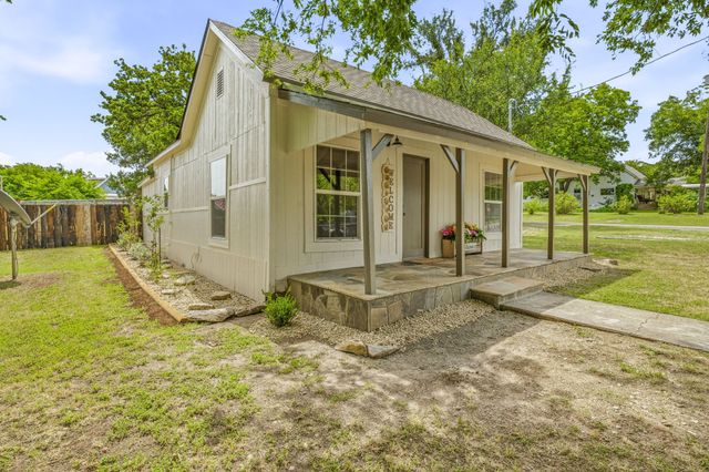 255 Glenn Street, Bluff Dale, TX 76433