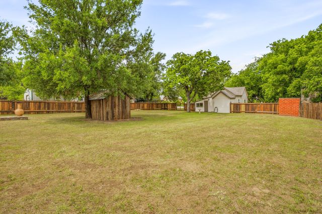 255 Glenn Street, Bluff Dale, TX 76433