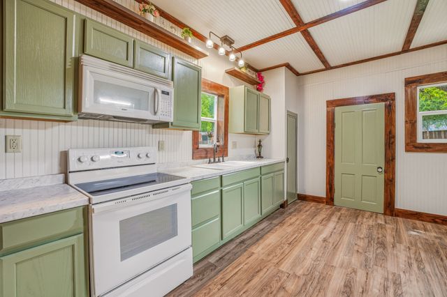 255 Glenn Street, Bluff Dale, TX 76433