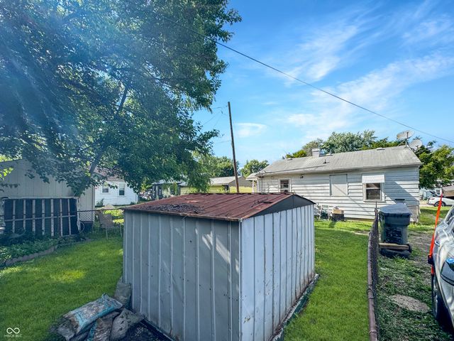 5915 E Shimer Avenue, Indianapolis, IN 46219