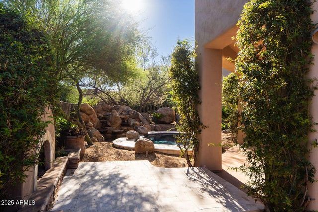 10894 E HEDGEHOG Place, Scottsdale, AZ 85262