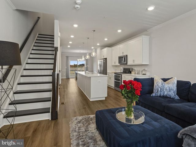 4810 VISTA GLEN LN, Lanham, MD 20706