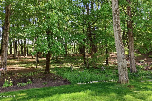 11B Macoun Drive, Halfmoon, NY 12065