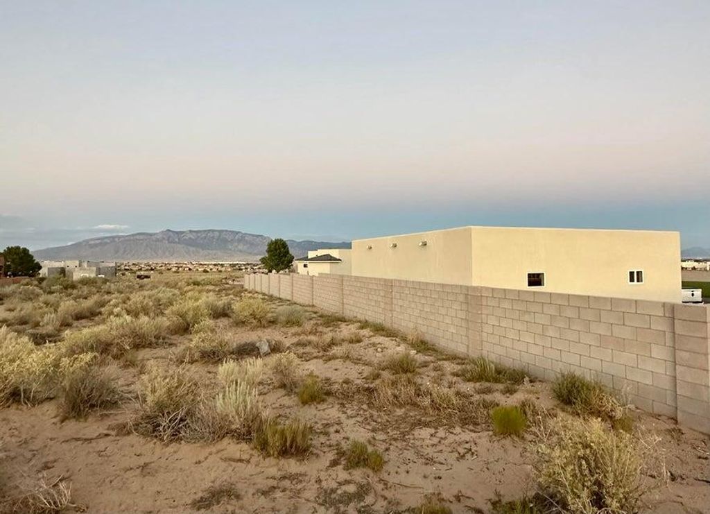 Image 6 of property listing at 1927 Crane Place SE, Rio Rancho, NM 87124