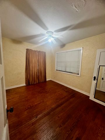 1122 McLean Avenue, Dallas, TX 75211